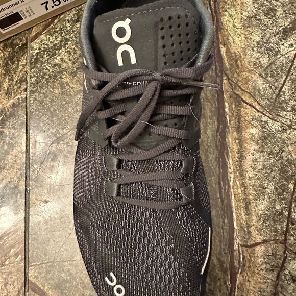 ON Tennis Shoes size 7 1/2 Excellent condition as pictured - Picture 14 of 16